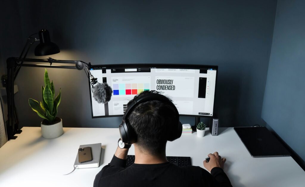 Freelancing vs. Blogging: Which Makes More Money?